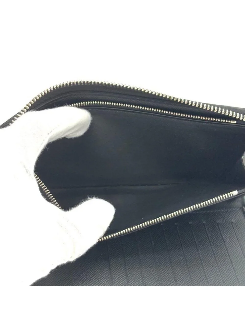 Louis Vuitton Wallet Taiga Zippy Vertical Black